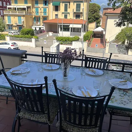 Casa Ewa Apartment Lido di Camaiore